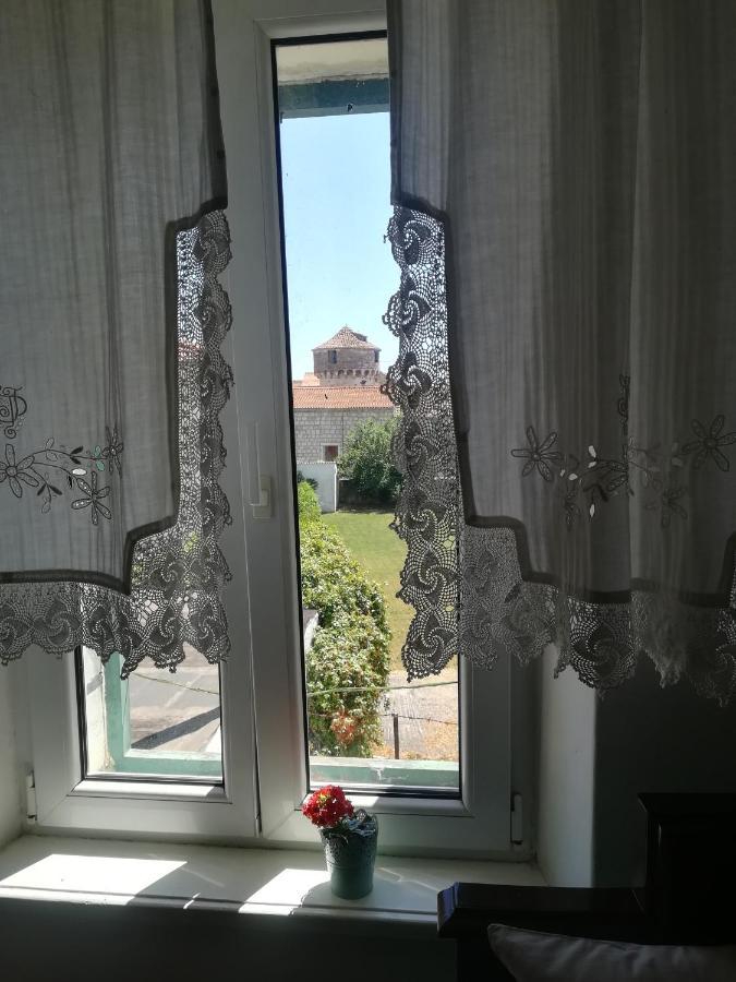Dida Roko, Rustikalni Apartman S Terasom Kastela Dış mekan fotoğraf