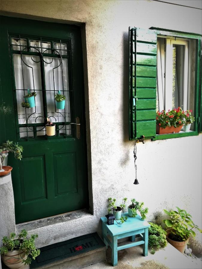 Dida Roko, Rustikalni Apartman S Terasom Kastela Dış mekan fotoğraf