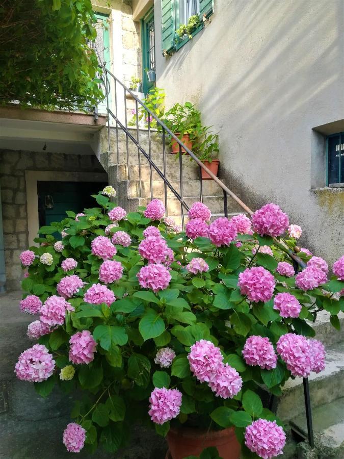 Dida Roko, Rustikalni Apartman S Terasom Kastela Dış mekan fotoğraf