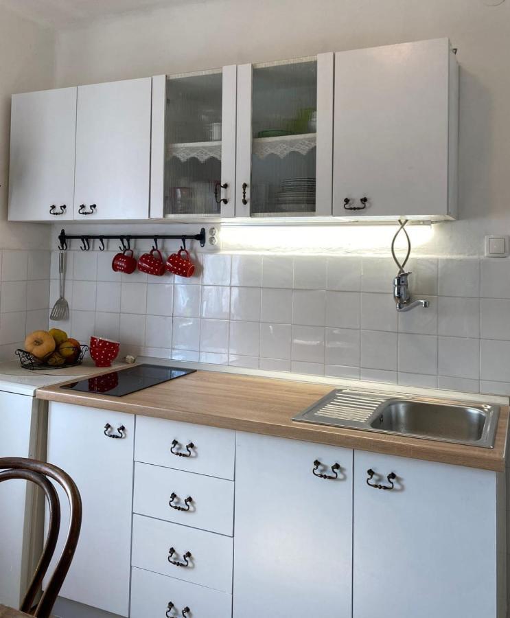 Dida Roko, Rustikalni Apartman S Terasom Kastela Dış mekan fotoğraf