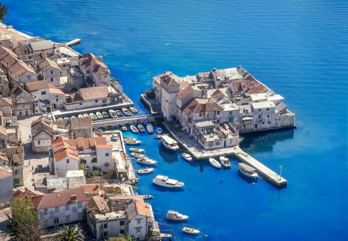 Dida Roko, Rustikalni Apartman S Terasom Kastela Dış mekan fotoğraf