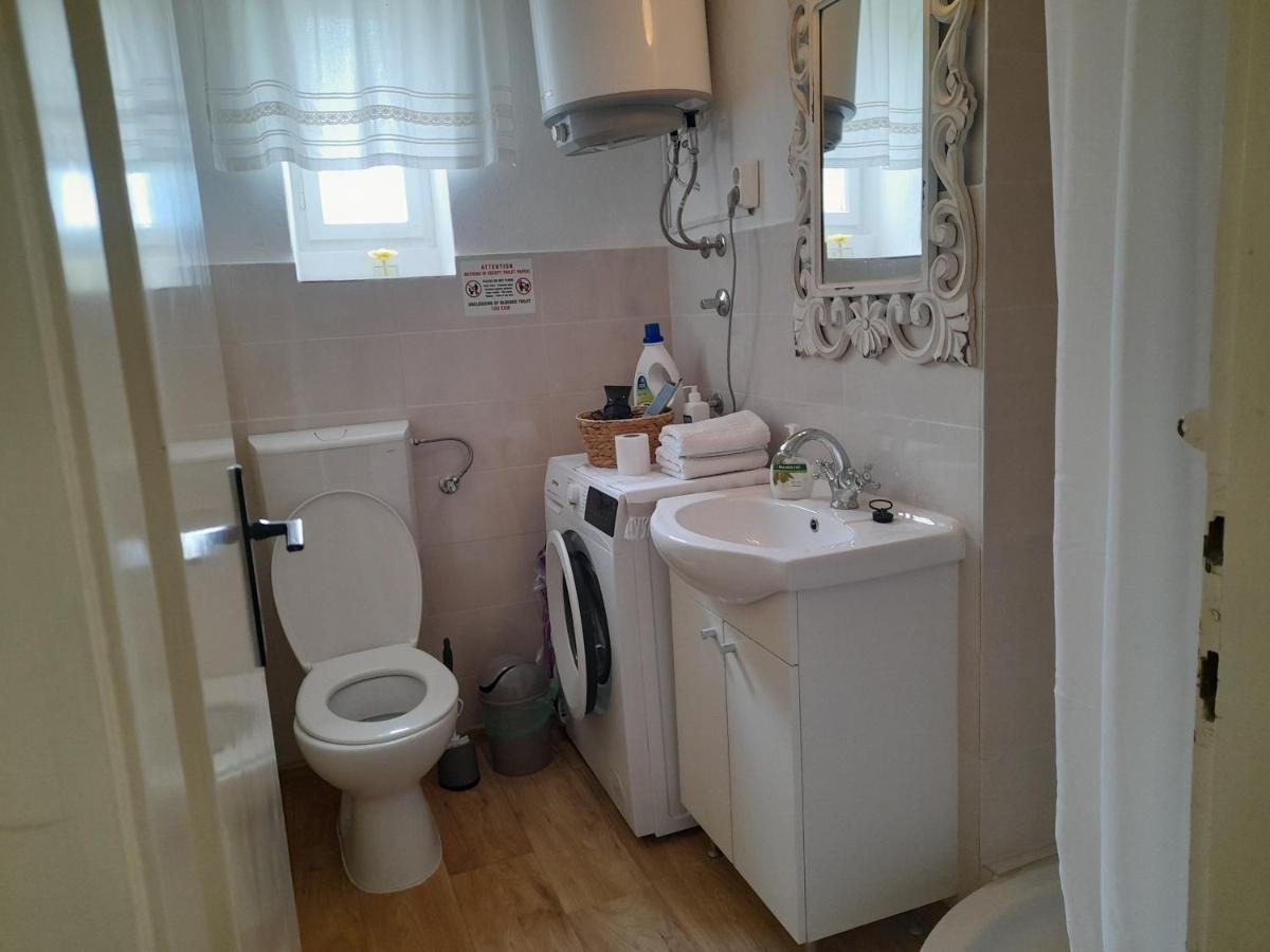 Dida Roko, Rustikalni Apartman S Terasom Kastela Dış mekan fotoğraf