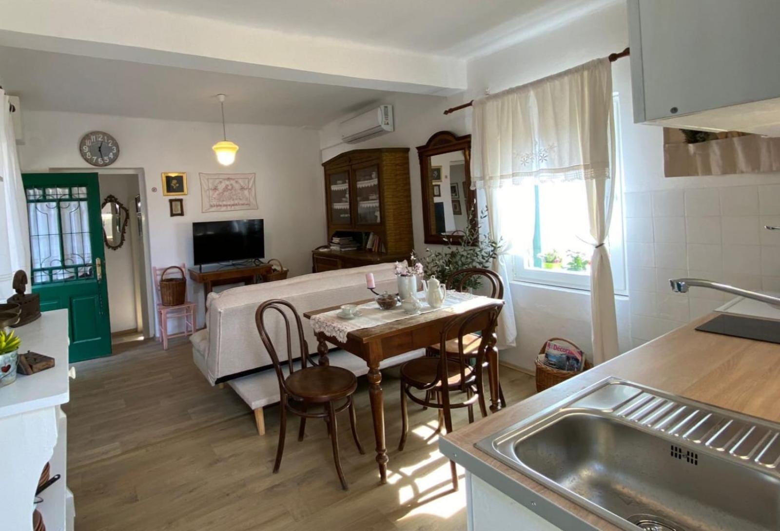 Dida Roko, Rustikalni Apartman S Terasom Kastela Dış mekan fotoğraf