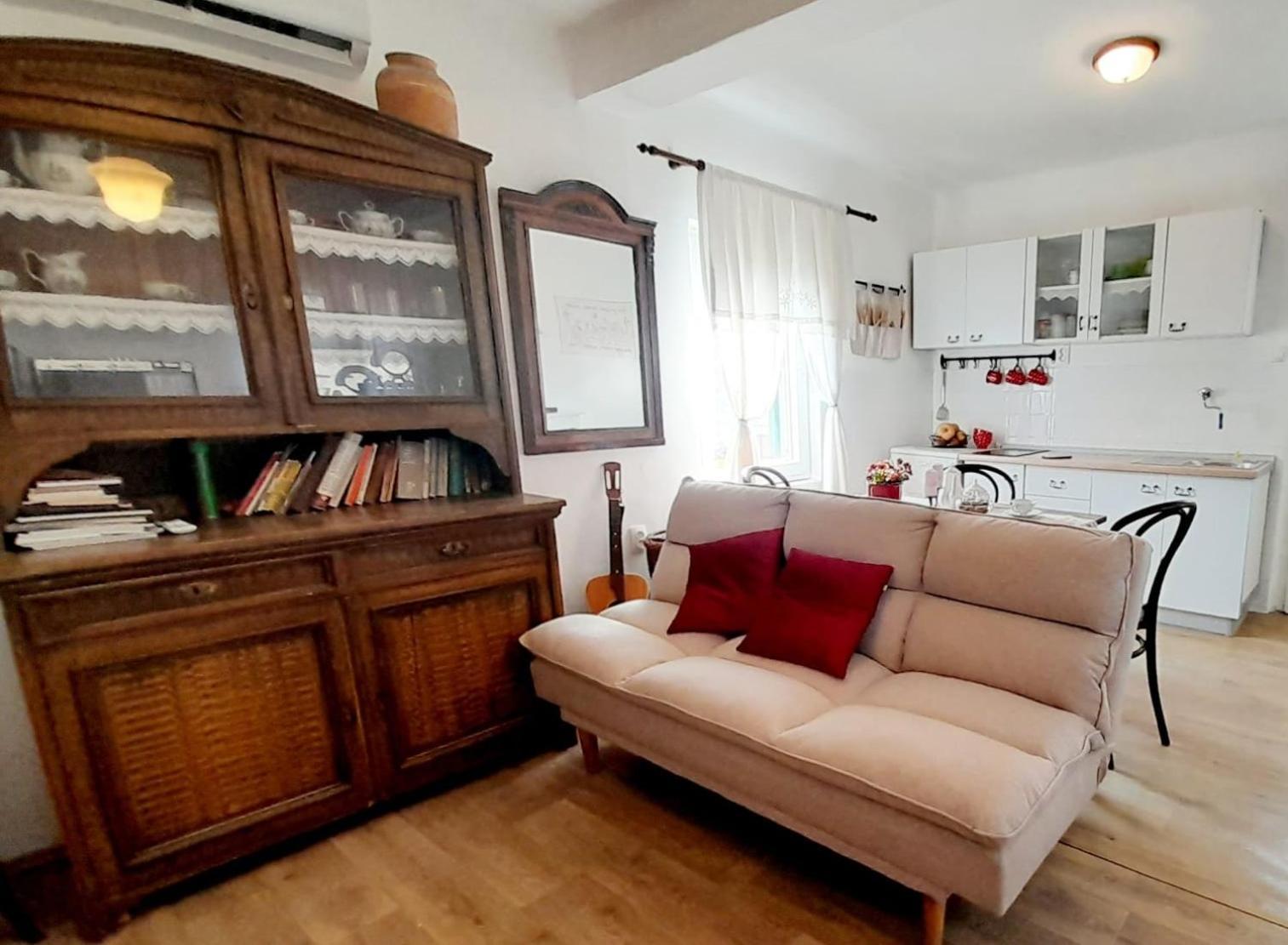 Dida Roko, Rustikalni Apartman S Terasom Kastela Dış mekan fotoğraf