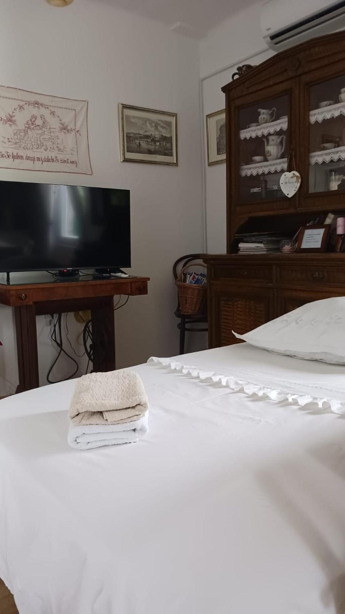Dida Roko, Rustikalni Apartman S Terasom Kastela Dış mekan fotoğraf